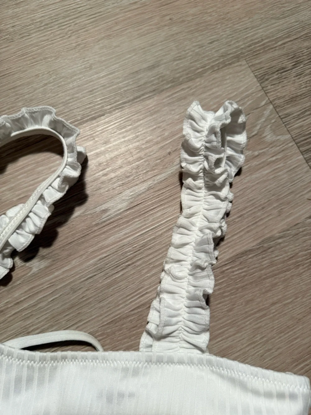 Cupshe Ruffle Bikini Top - Picture 5 of 6